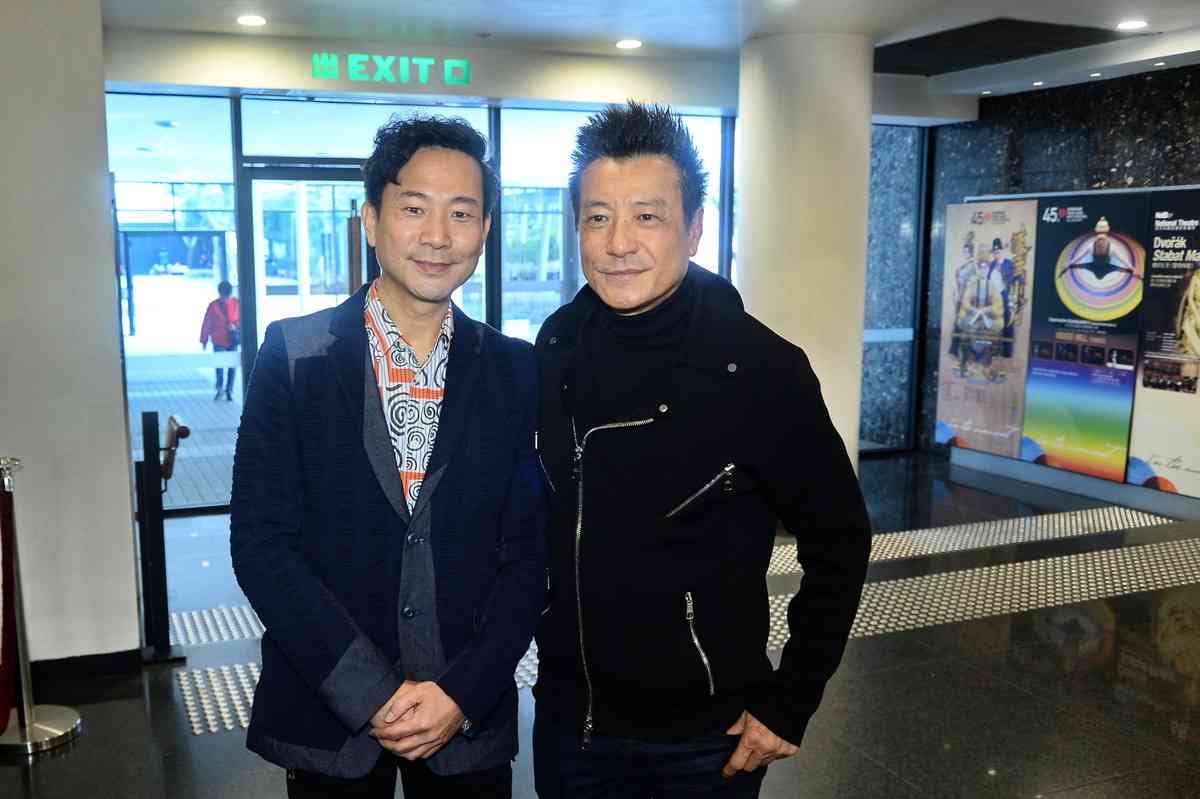 石修將首度跟香港話劇團合作，聯同陳國邦演出《紅梅再世》。