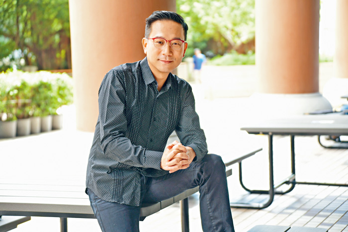 陳國邦認為學問可以由老師教，但做人一定要由父母身教。