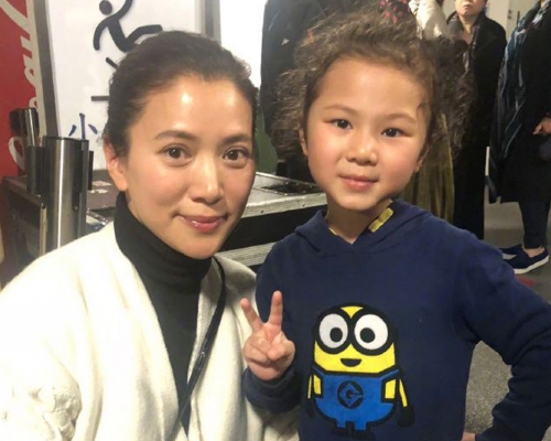 影后袁詠儀都要主動拉著陳禛這位「明日之星」合照！
